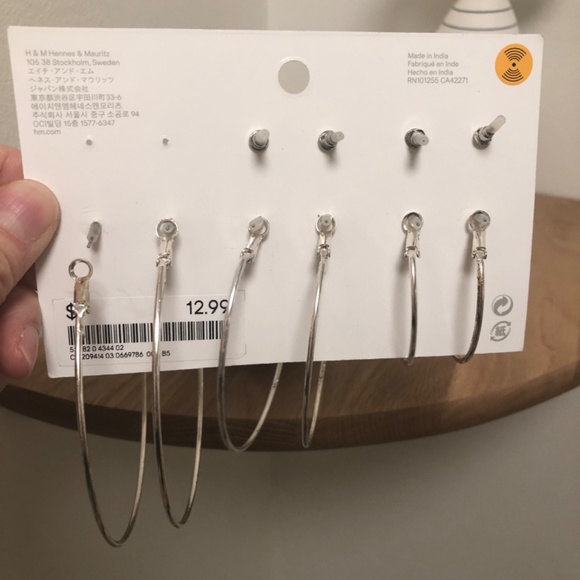 Earrings set-FREE when added to a bundle with other items - Picture 2 of 2